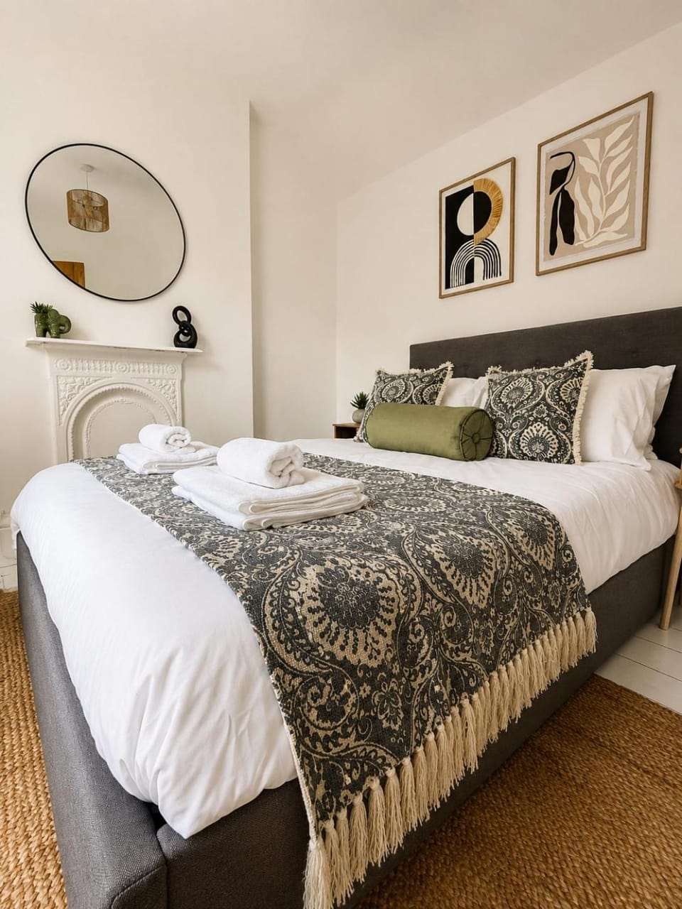 Bed, Bedroom, towels