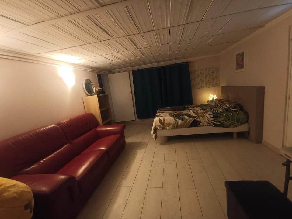 Bed, Living room