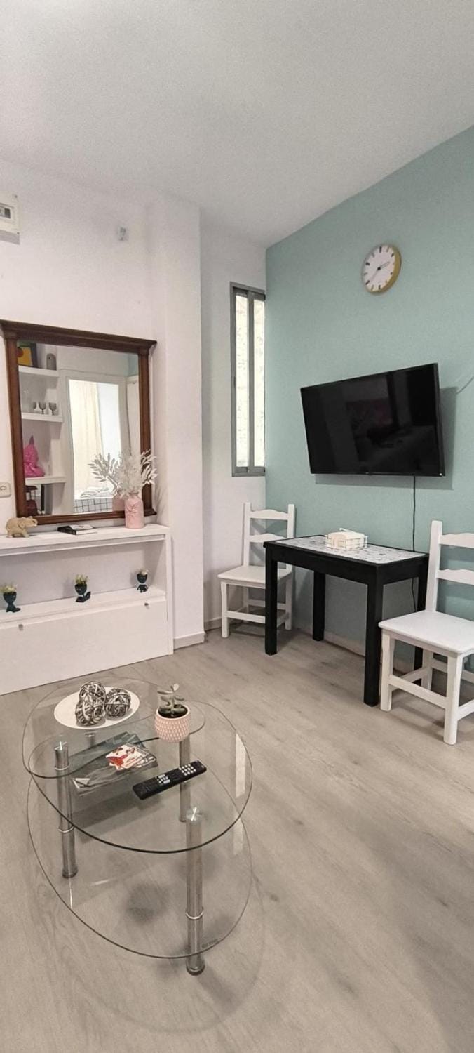 Apartamento en corrala tipica de madrid Apartment in Madrid