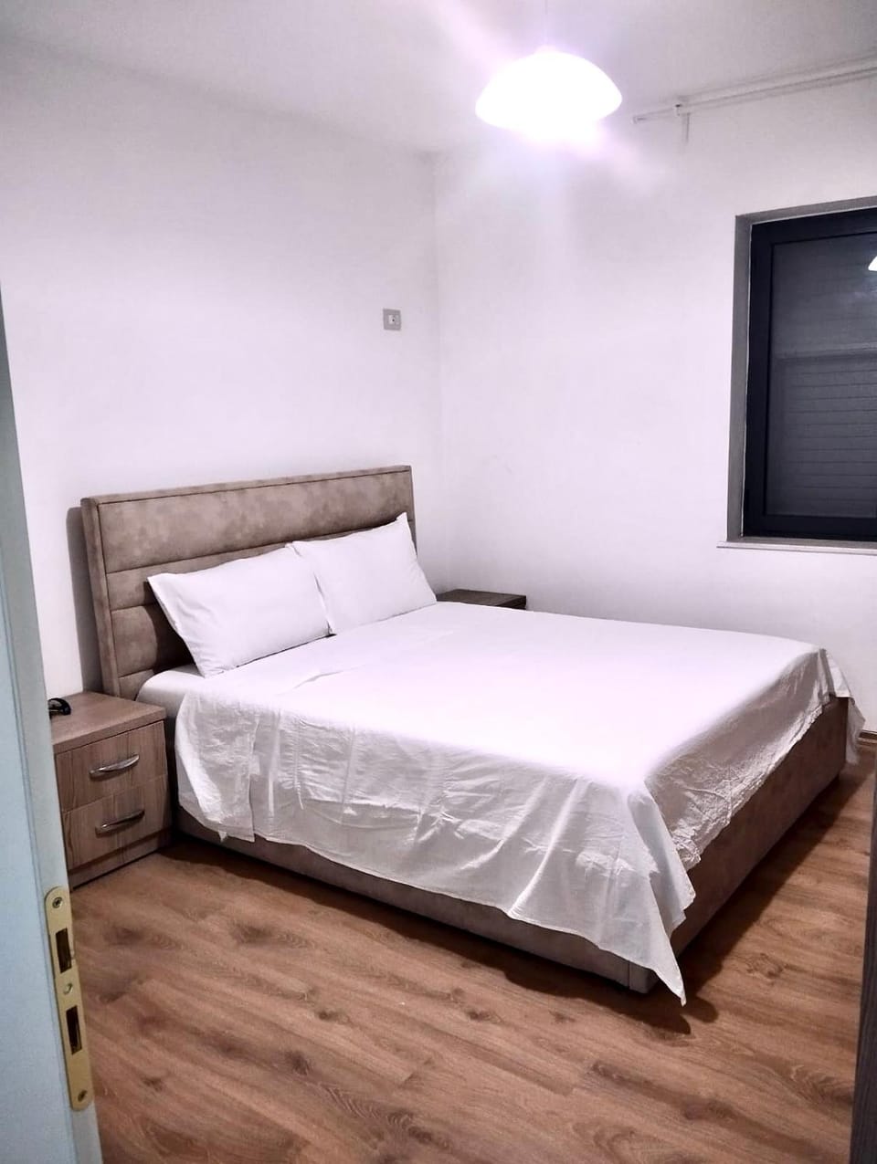 ARI'S APARTMENT - Blloku Tirana Lake Park Apartment in Tirana