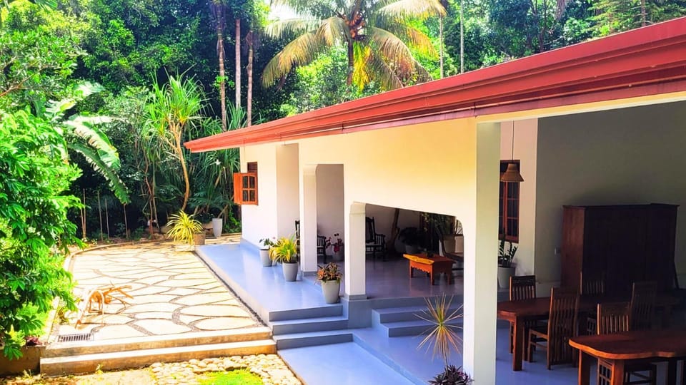 Property building, Patio, Restaurant/places to eat, Restaurant/places to eat, Spring, Day, Garden, Seating area, Garden view, furniture