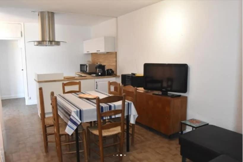 Cozy & quiet, entire home, 2 bedrooms, Garden House in Leucate