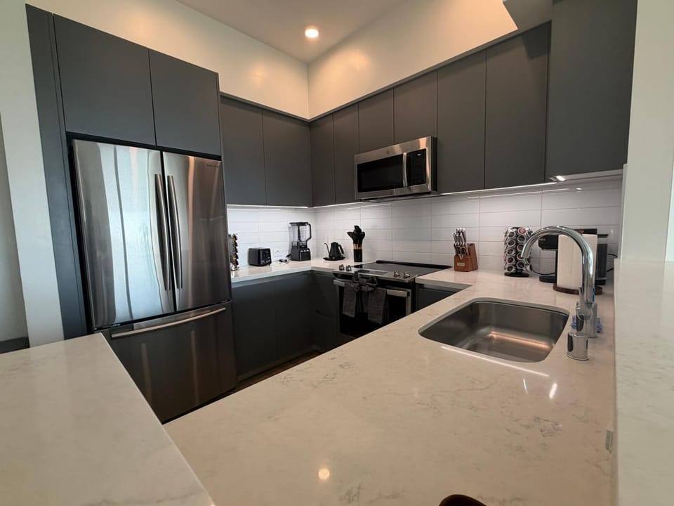 Penthouse Hollywood 1BR on Sunset with Parking Apartment hotel in Hollywood