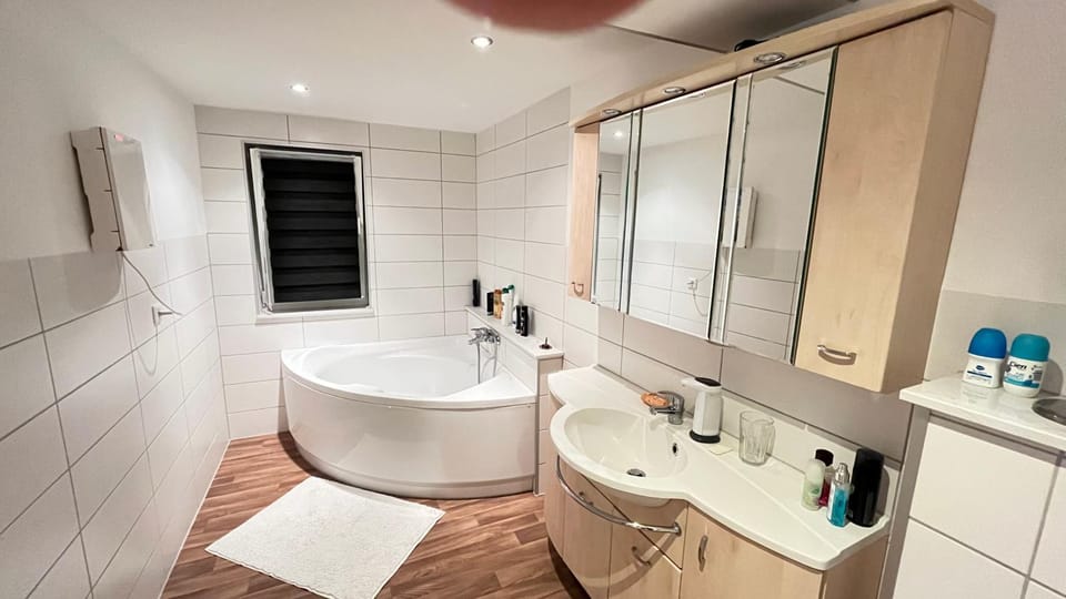 Shower, Toilet, Bathroom, Bath
