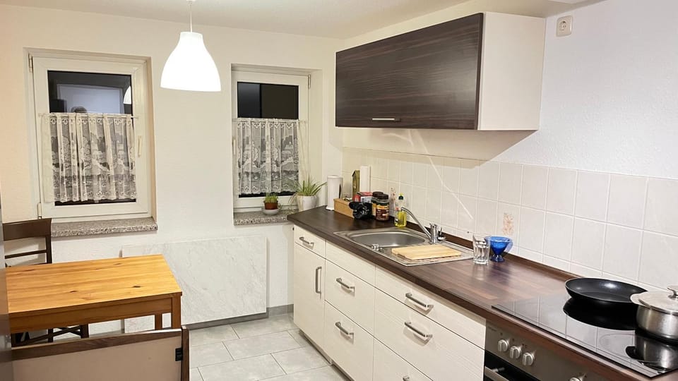 Coffee/tea facilities, Kitchen or kitchenette, oven, stove, toaster