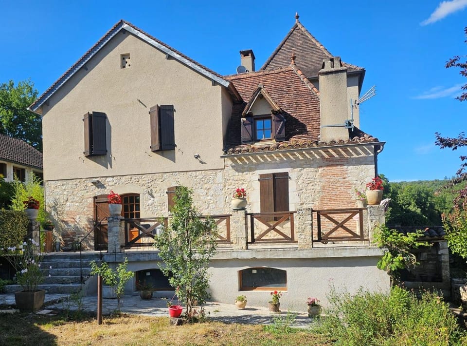 Property building, Restaurant/places to eat