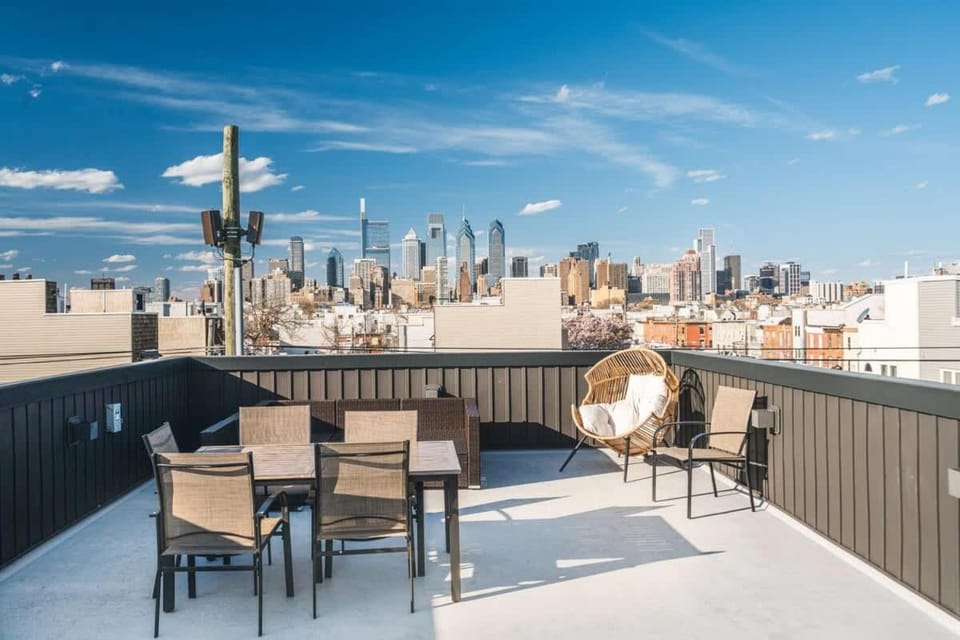 Spacious In-Law Suite with Rooftop-Sleeps 15 House in Philadelphia