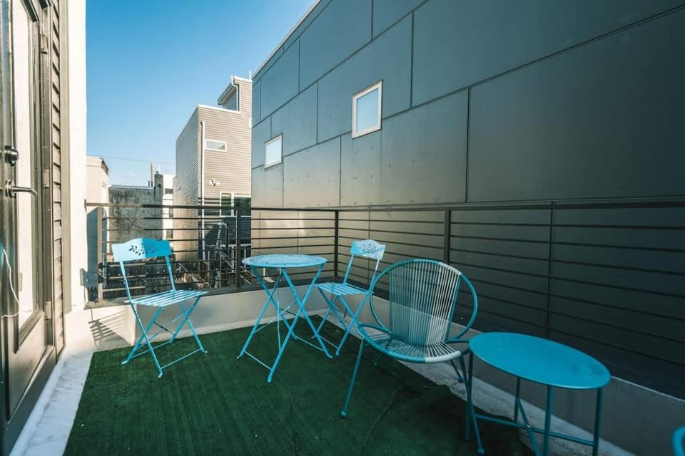 Spacious In-Law Suite with Rooftop-Sleeps 15 House in Philadelphia