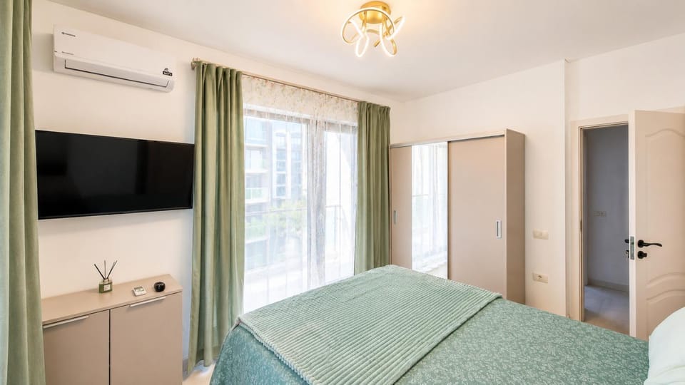 TV and multimedia, View (from property/room), Photo of the whole room, Bedroom, wardrobe, air conditioner