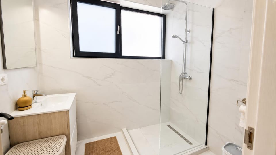 Bathroom, Photo of the whole room