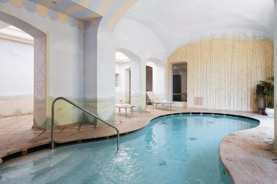 Hot Tub, Pool view, Swimming pool, sunbed