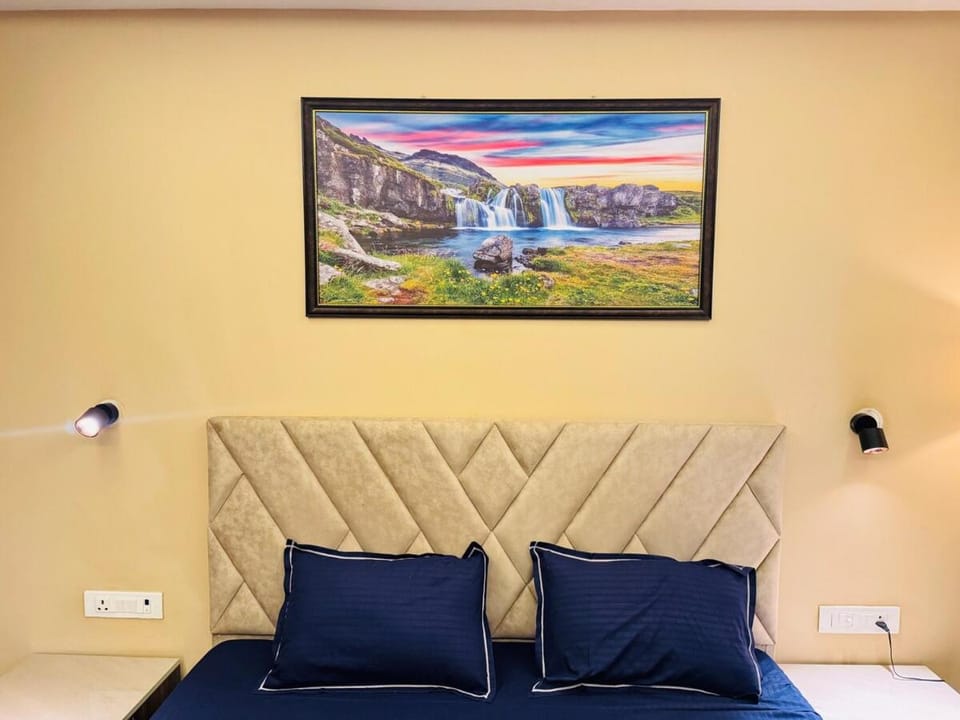 Velantis Stay - LuxurySuite - Golf Course Rd - Home Theatre Apartment in Gurugram