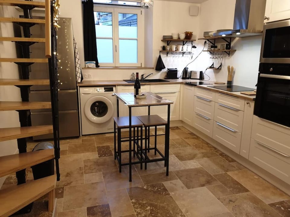 Kitchen or kitchenette, dishwasher, oven, stove, toaster, washing machine
