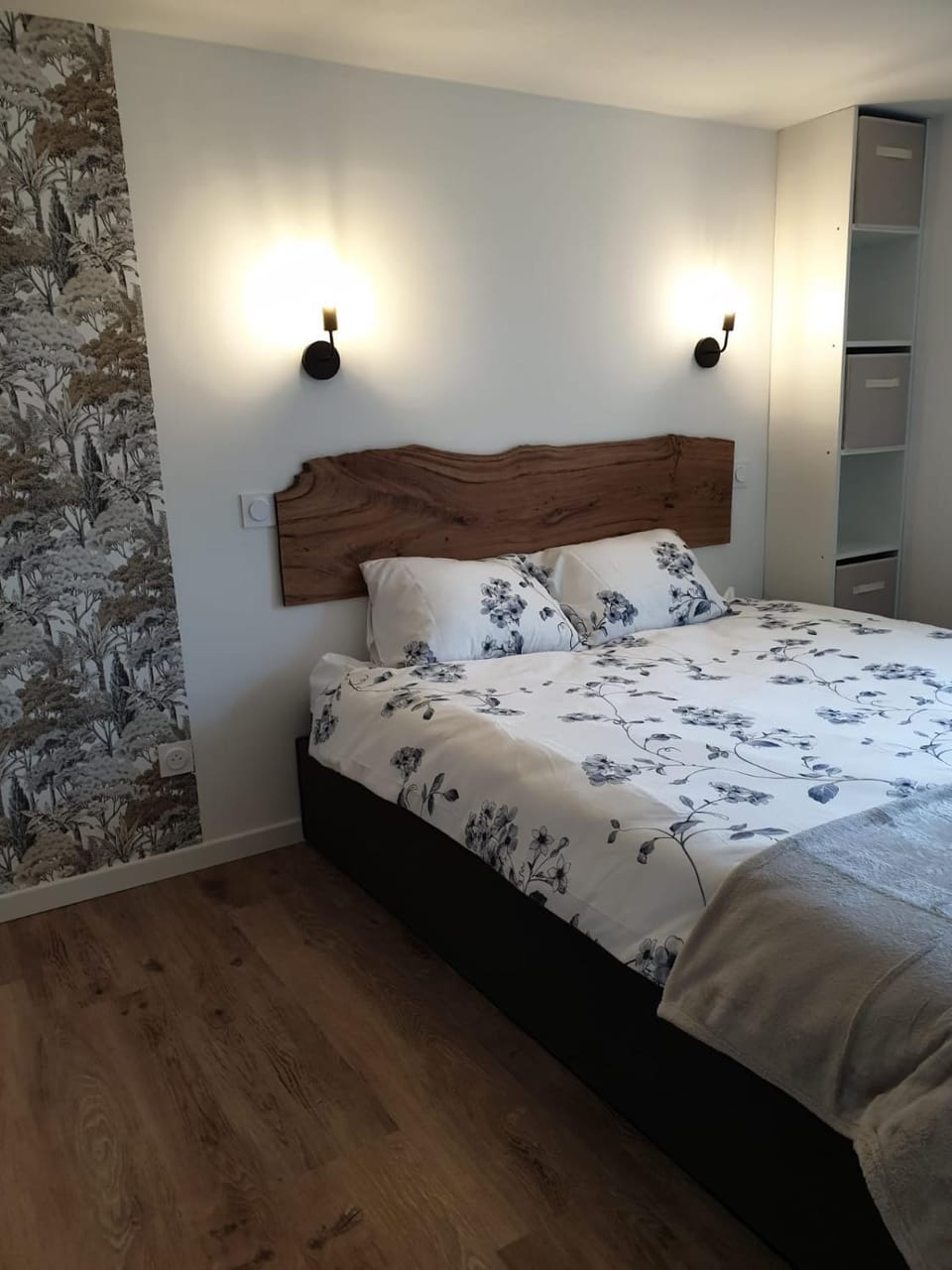 Bed, Photo of the whole room, Bedroom