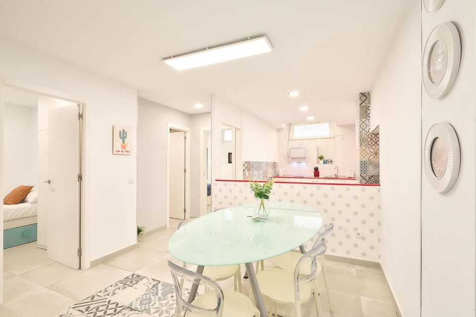 Kitchen or kitchenette, Dining area, oven, stove