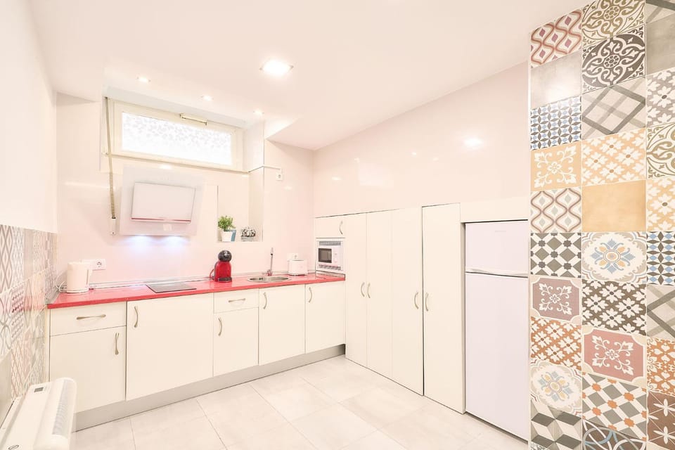 Kitchen or kitchenette, oven, stove