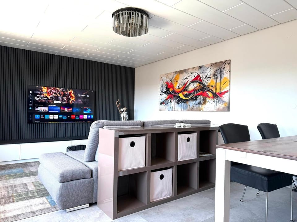 Communal lounge/ TV room, TV and multimedia, Living room, Seating area
