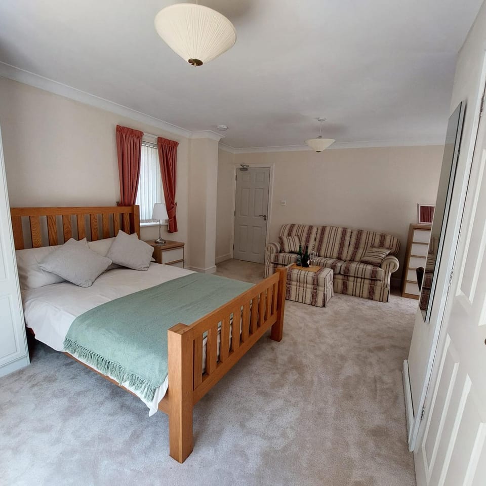 Oxford Luxurious super king room with ensuit bathroom and private garden Bed and Breakfast in Oxford