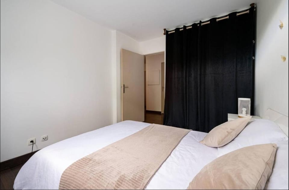 Disneyland Paris Jardin Private Garden Parking Prive gratuit Free Private Parking Easy Disney Access wifi Montevrain Apartment in Chessy
