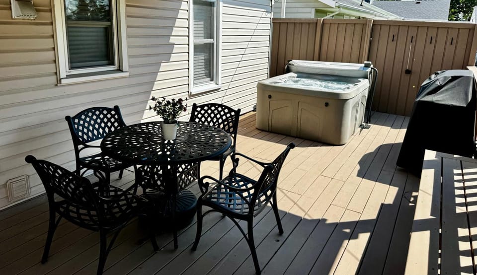 Patio, BBQ facilities, Hot Tub, Dining area
