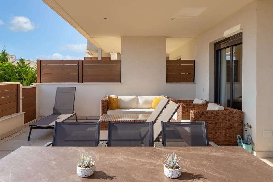 Patio, Day, Balcony/Terrace, Seating area
