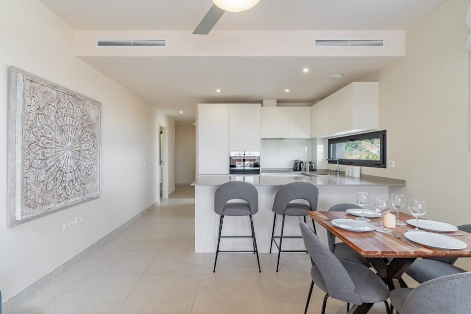 Kitchen or kitchenette, Living room, Seating area, Dining area