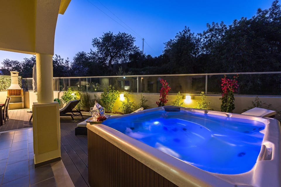 Night, Hot Tub