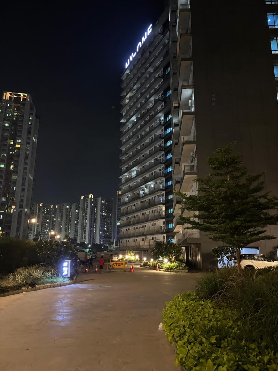 Hide Out primium stay Apartment in Noida