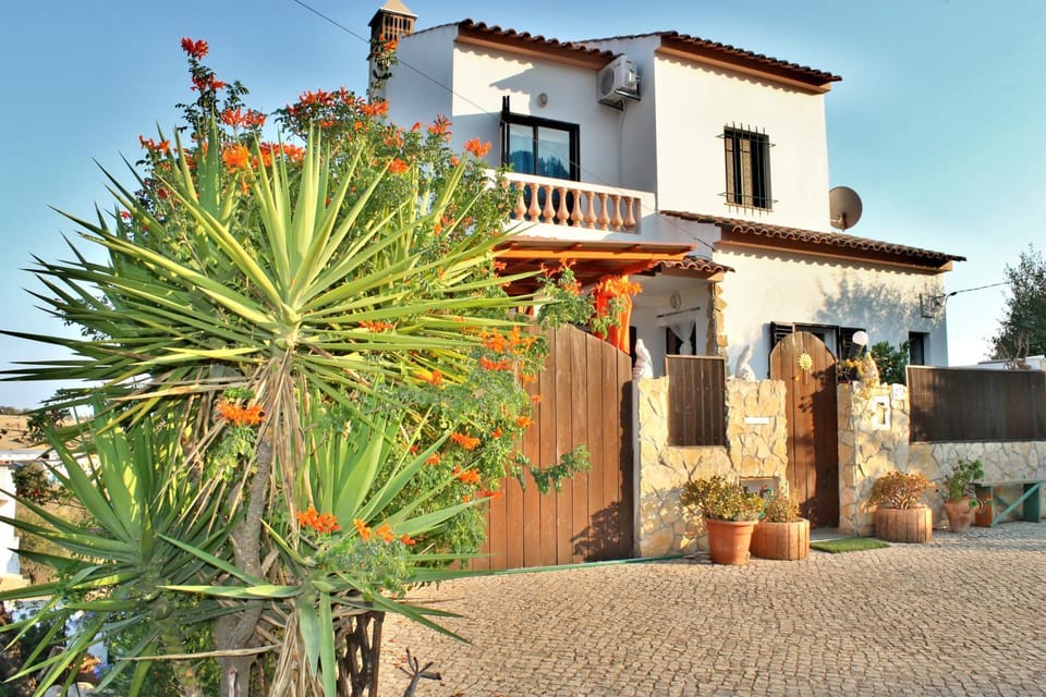 Casa Encosta do Sol House in Lagos