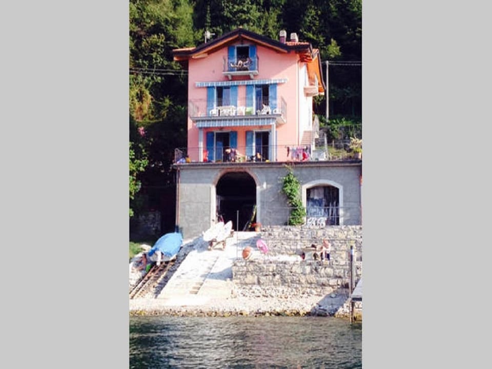 Facade/entrance, Beach, Lake view, Mountain view