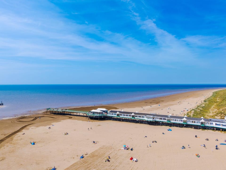 Nearby landmark, Beach, Location