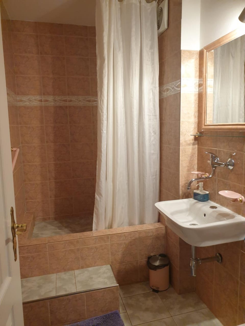 Shower, Bathroom, towels