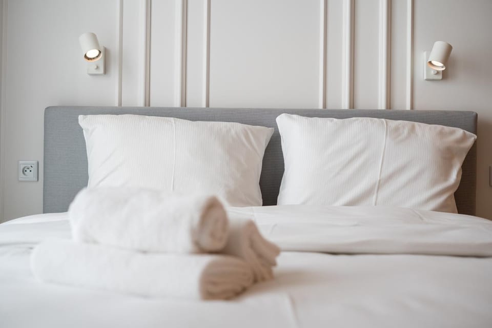Bed, Photo of the whole room, Bedroom, towels