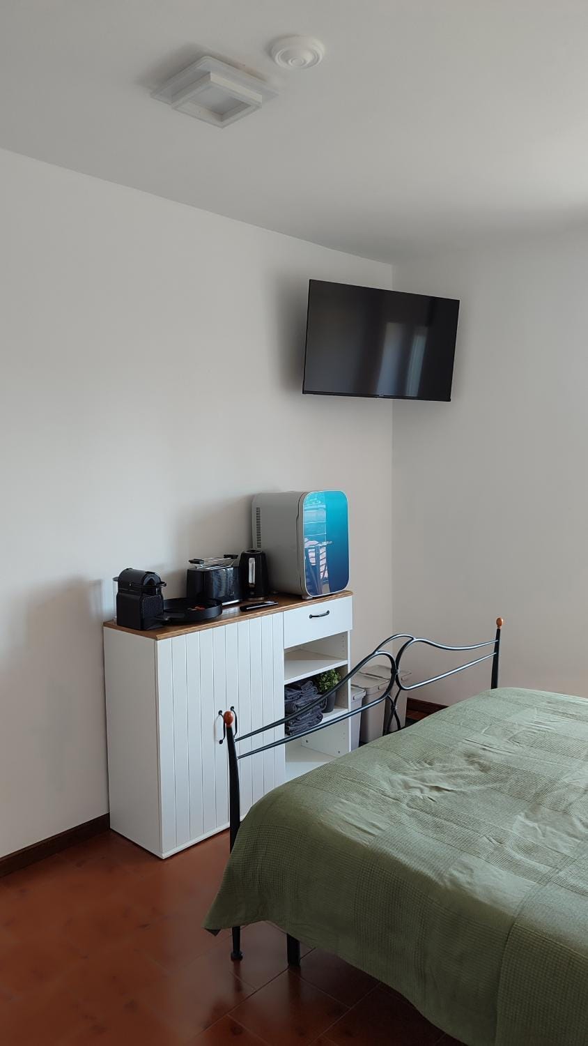 Bed, TV and multimedia, Coffee/tea facilities, Photo of the whole room, Bedroom, toaster