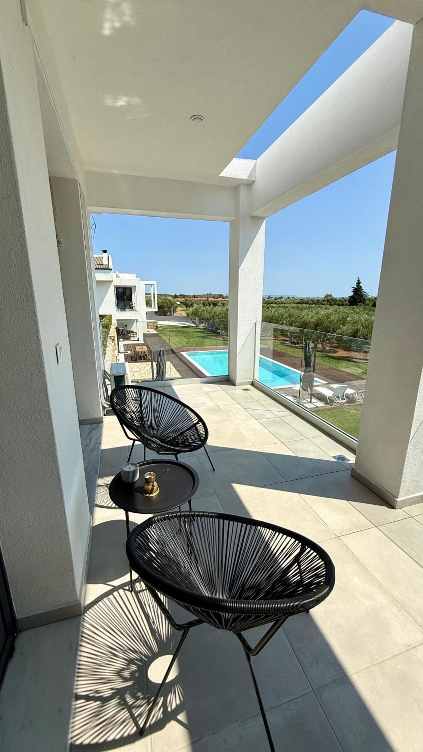 White villa in Nea Flogita Villa in Halkidiki