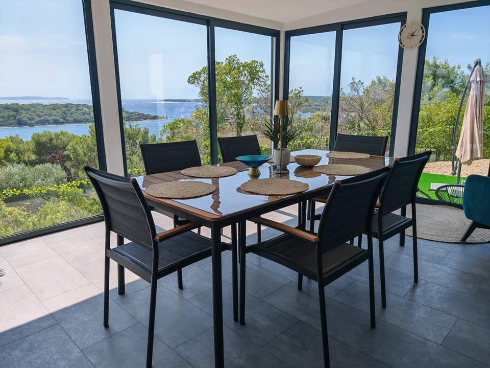 Day, Natural landscape, View (from property/room), Balcony/Terrace, Seating area, Dining area, Sea view