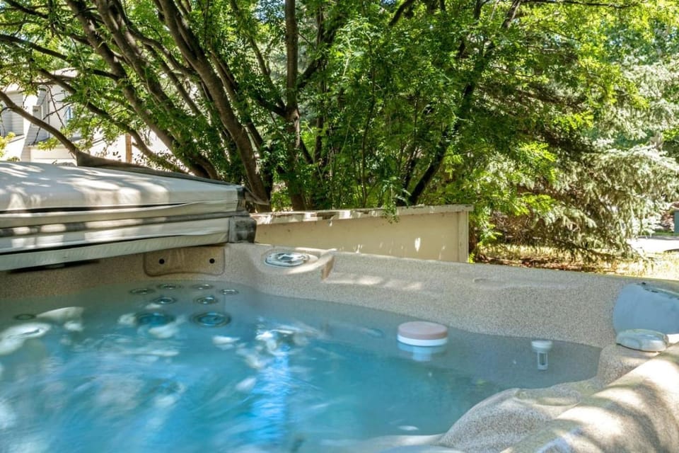 Eagle-Vail Home 3BR Hot Tub Near Skiing House in El Jebel