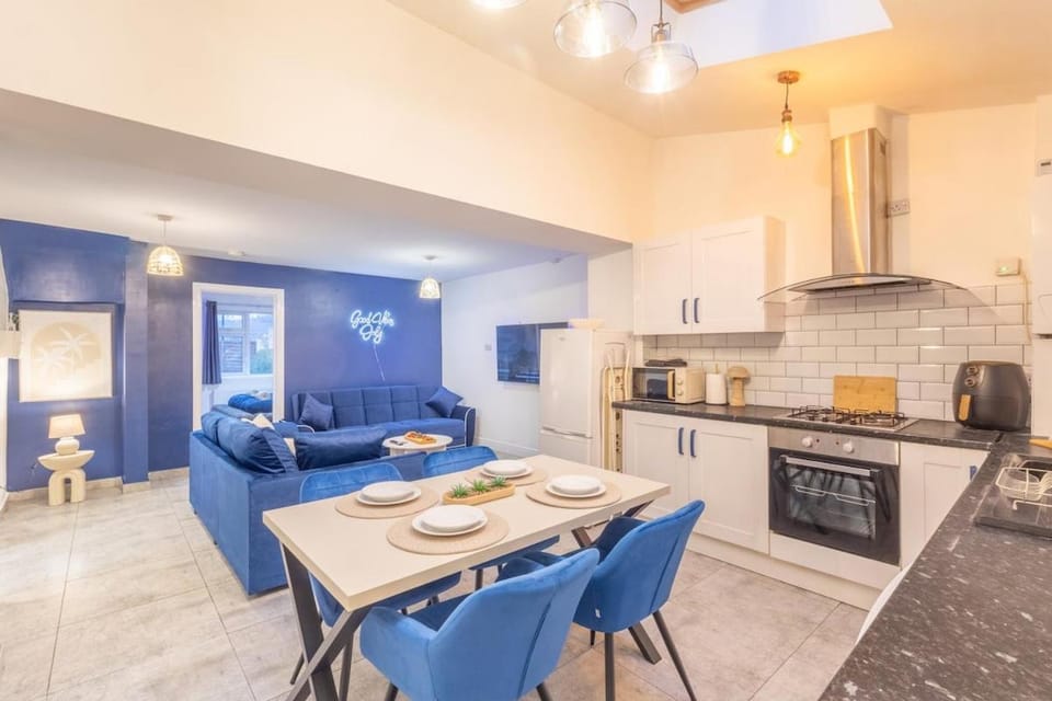 Casa Blanka - Free Parking - Free WIFI Apartment in Coventry