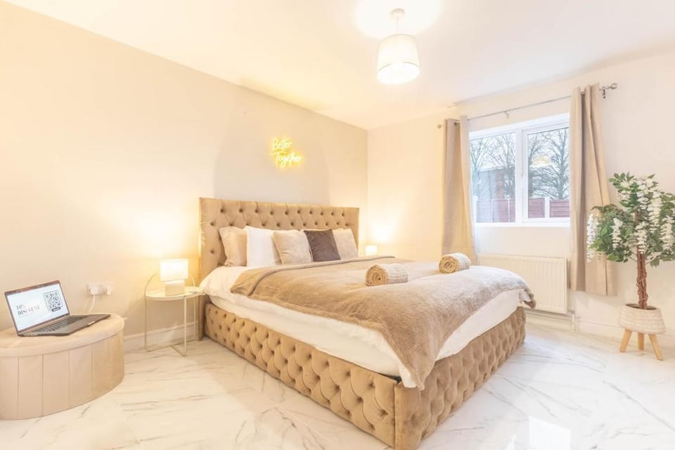 Casa Blanka - Free Parking - Free WIFI Apartment in Coventry