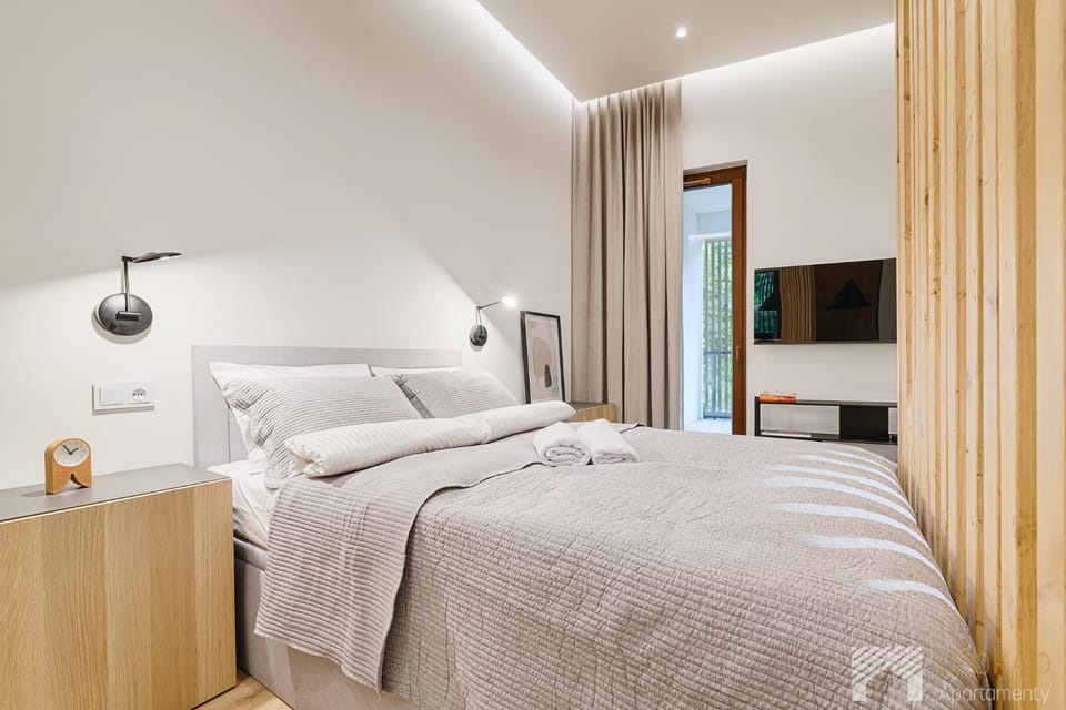 Bed, TV and multimedia, Photo of the whole room