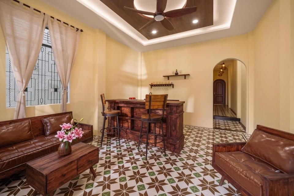 Private 4BR Villa with Sauna, Pool Table, only 5 minutes to My Khe Beach with Sauna, Pool Table Villa in Da Nang