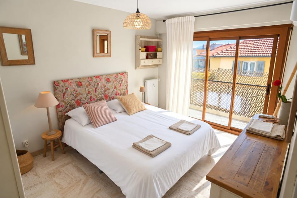 Bed, Balcony/Terrace, Photo of the whole room, Bedroom, towels