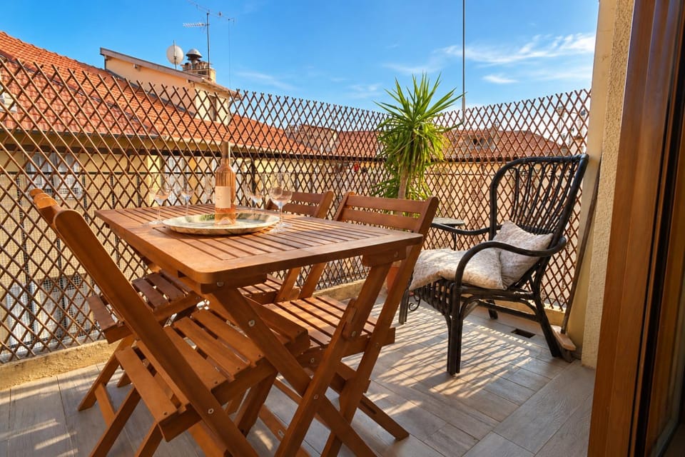 View (from property/room), Balcony/Terrace, Dining area