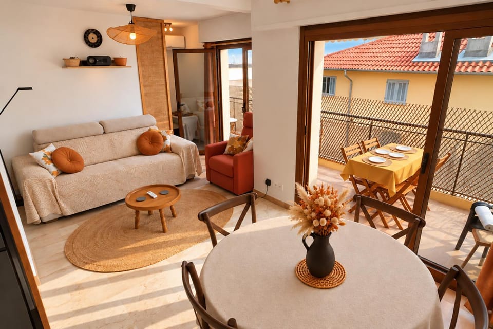 View (from property/room), Balcony/Terrace, Living room, Seating area, Dining area