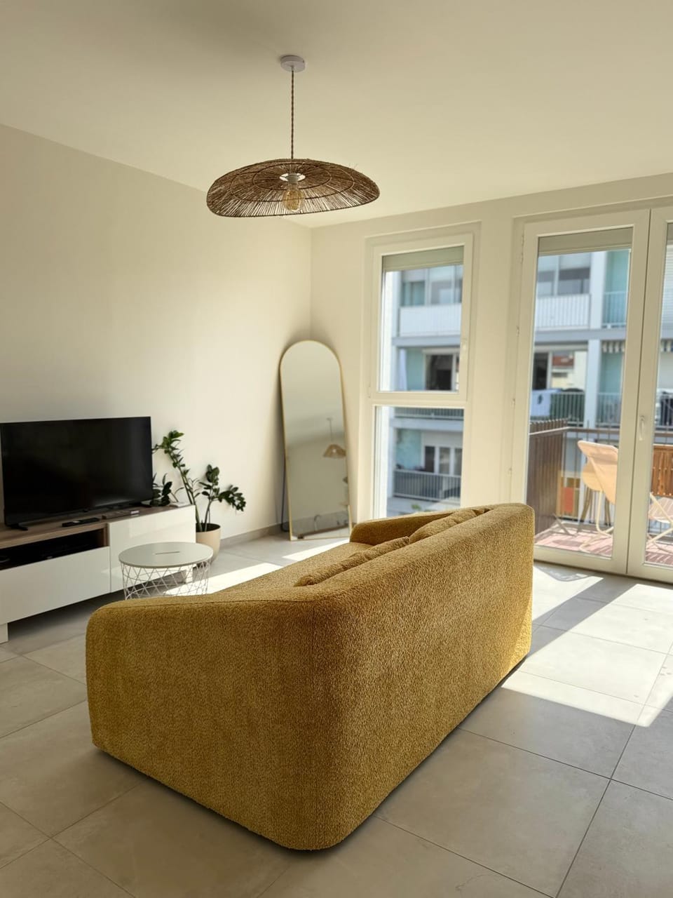 Summer, TV and multimedia, Living room
