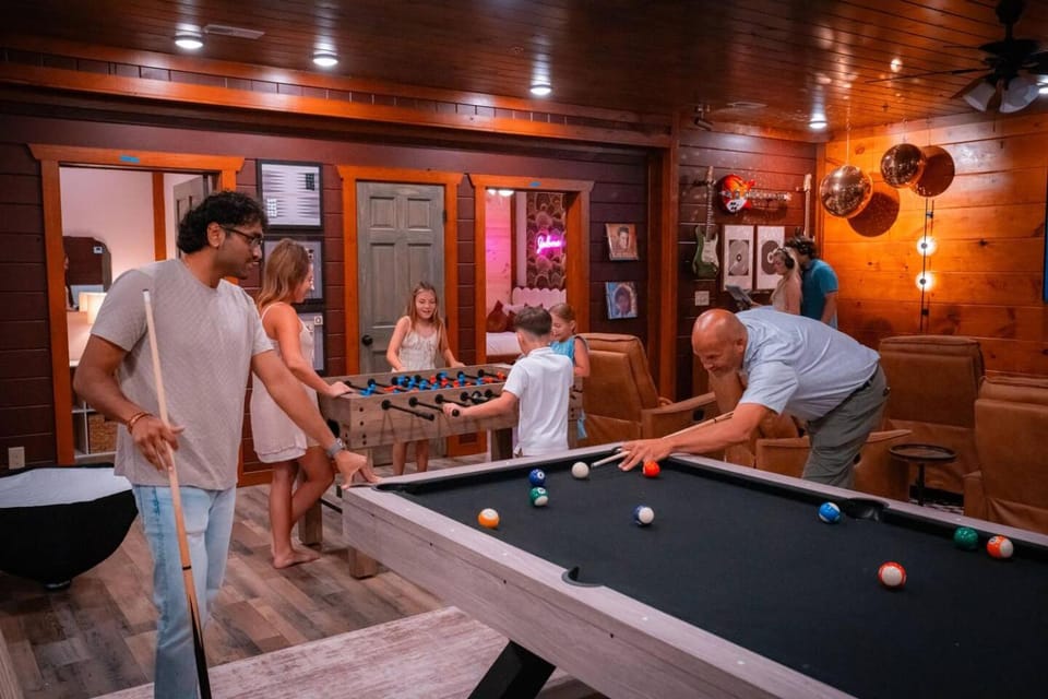 Olive Hill Sleeps 32 Pool Hot Tub Theater Sauna House in Sevier County