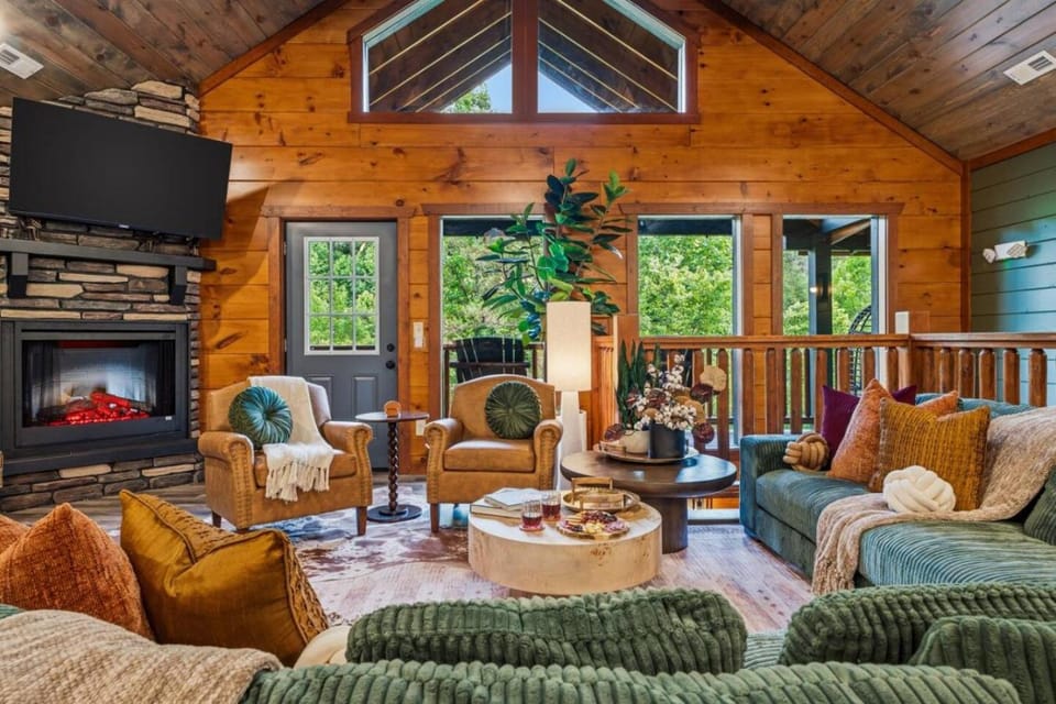 Olive Hill Sleeps 32 Pool Hot Tub Theater Sauna House in Sevier County
