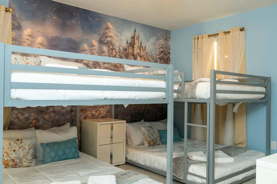 4BR Villa Pool & Lake View Near Legoland Villa in Haines City