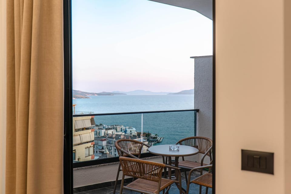 Day, View (from property/room), Balcony/Terrace, Dining area, Sea view