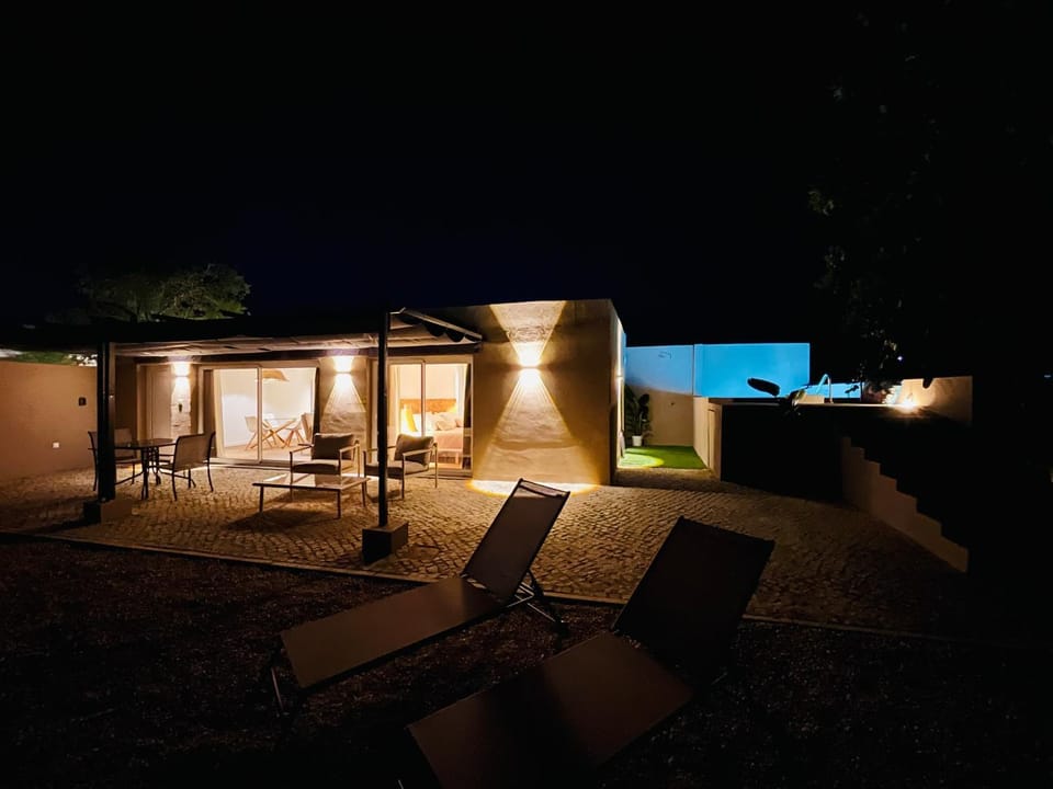Country Retreat & Private Pool by Quinta da Alfarrobeira Villa in Faro
